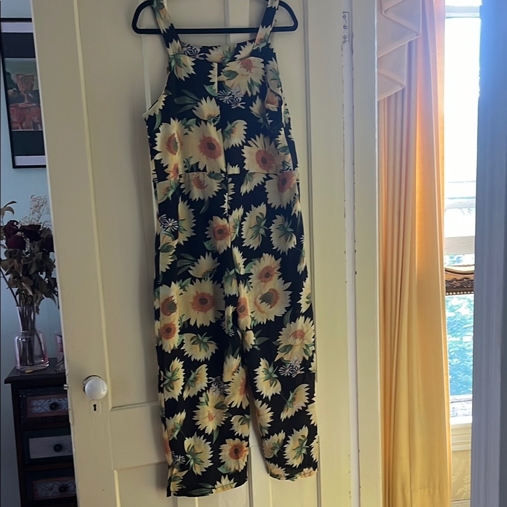 Black and Yellow Wide-Leg Jumpsuit with Sleeveless Design